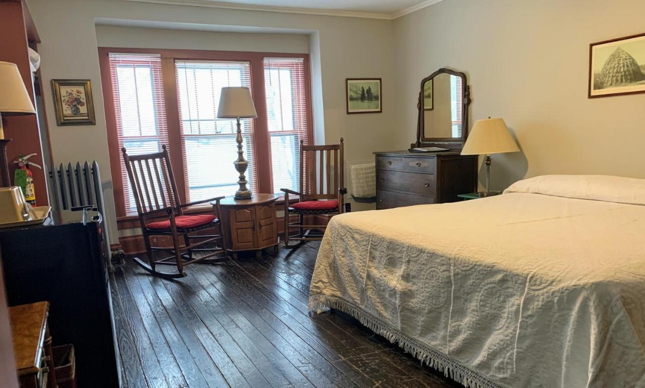 Lakeside Inn エクステリア 写真