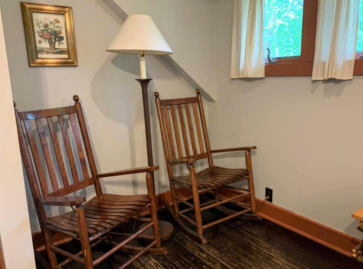 Lakeside Inn エクステリア 写真