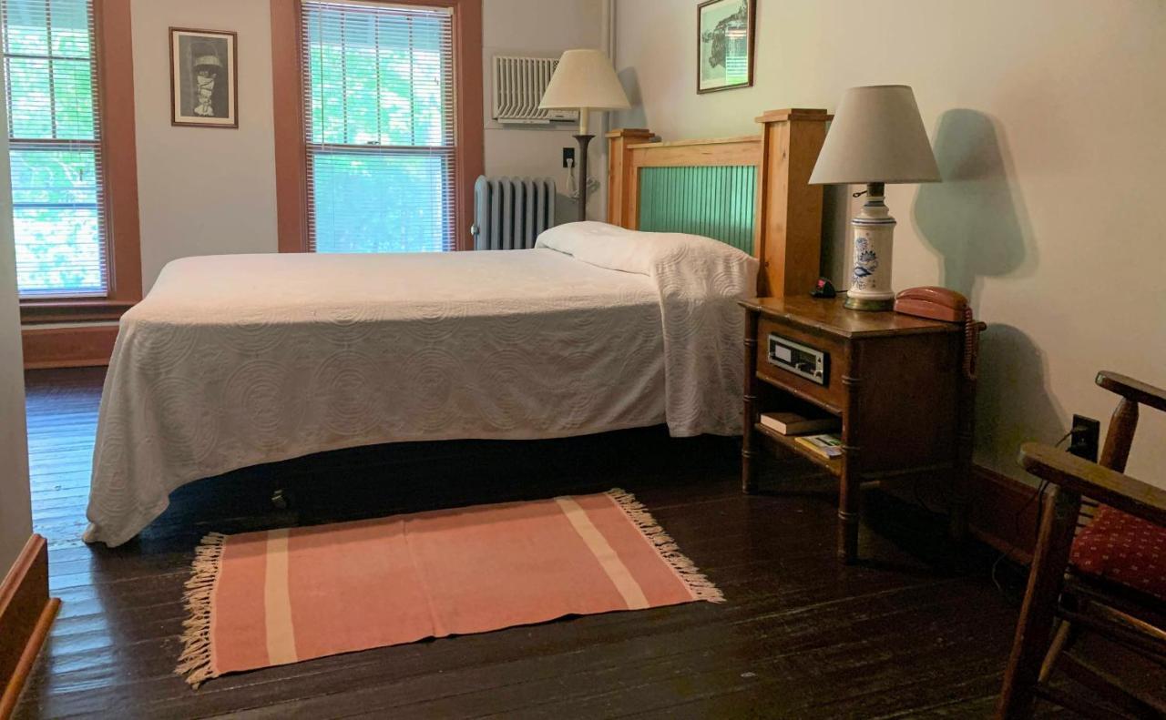 Lakeside Inn エクステリア 写真