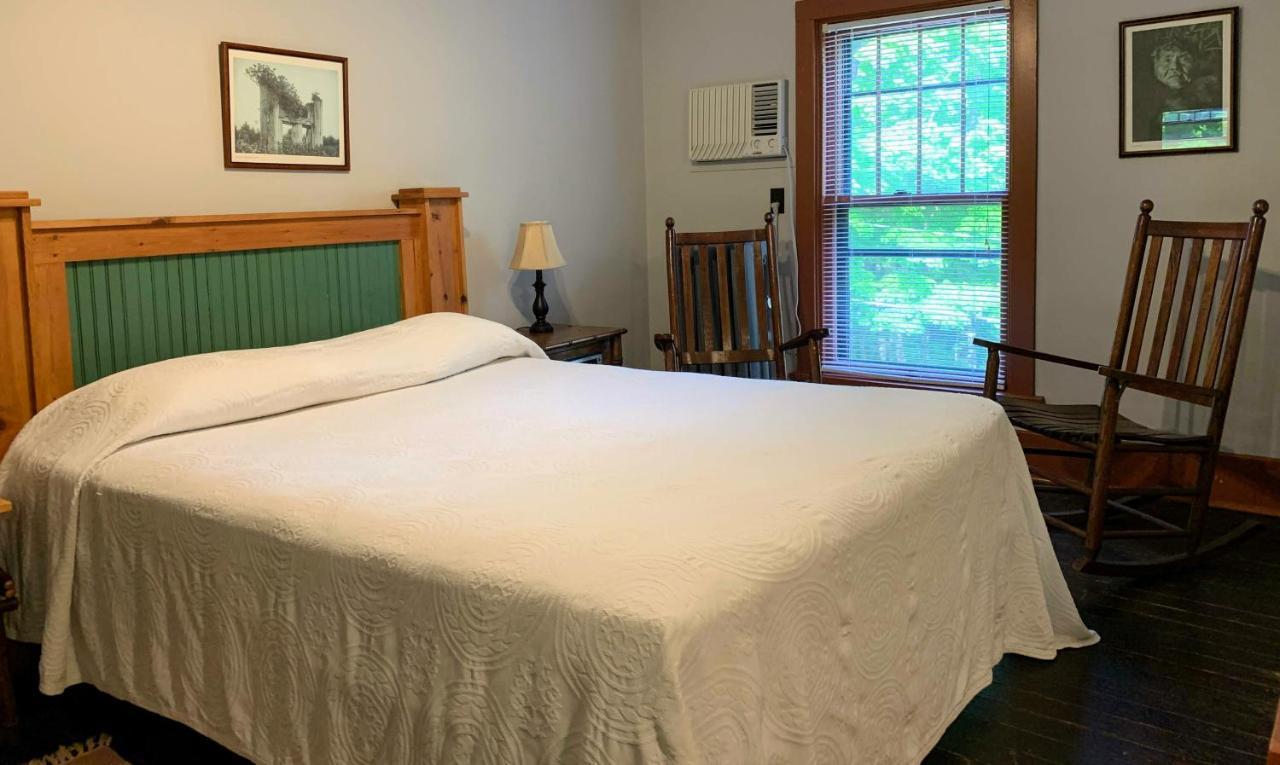 Lakeside Inn エクステリア 写真