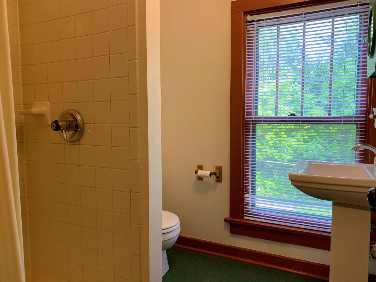 Lakeside Inn エクステリア 写真