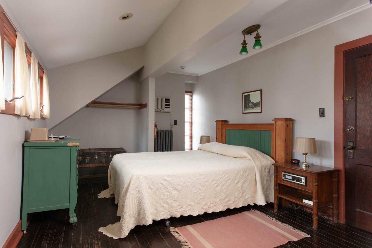 Lakeside Inn エクステリア 写真