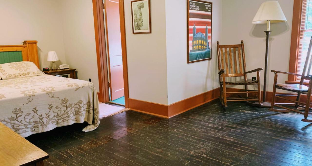 Lakeside Inn エクステリア 写真