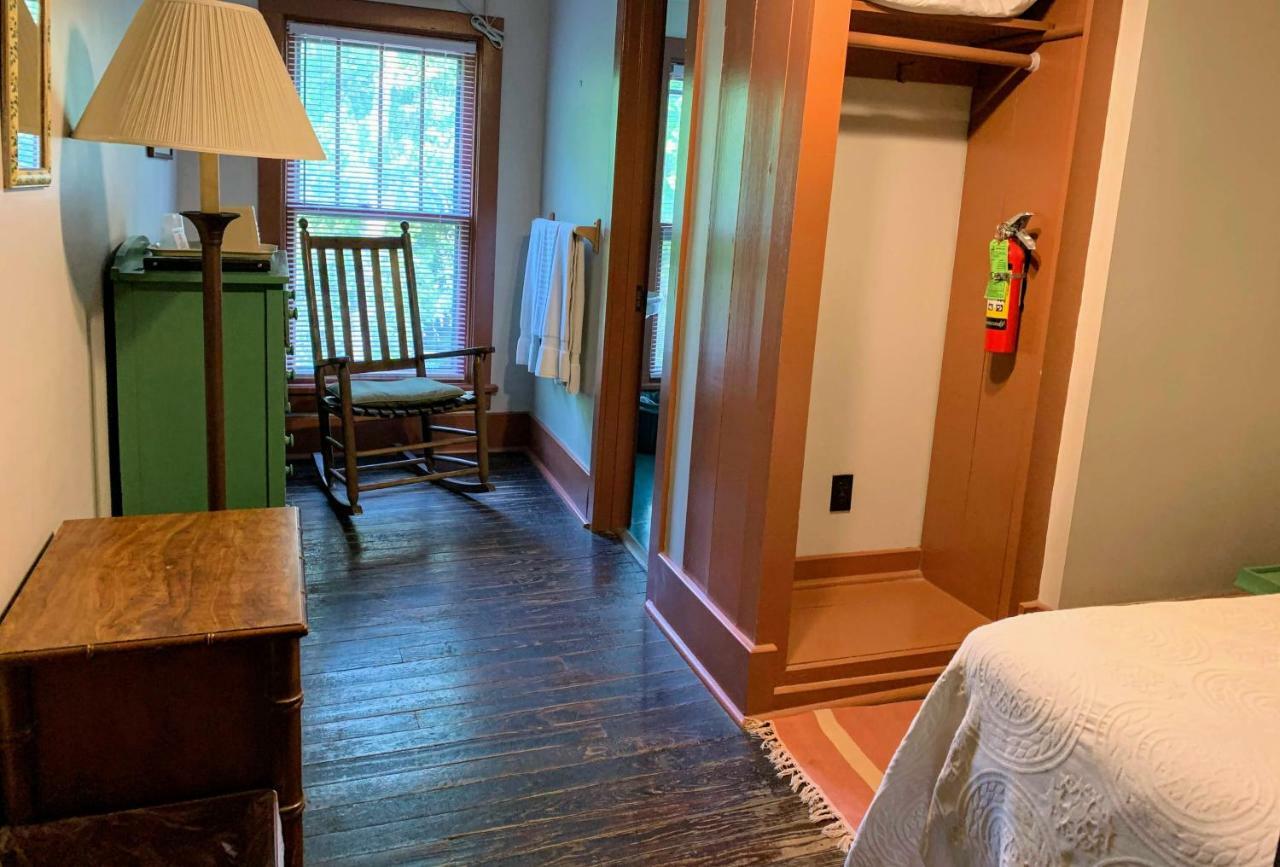 Lakeside Inn エクステリア 写真